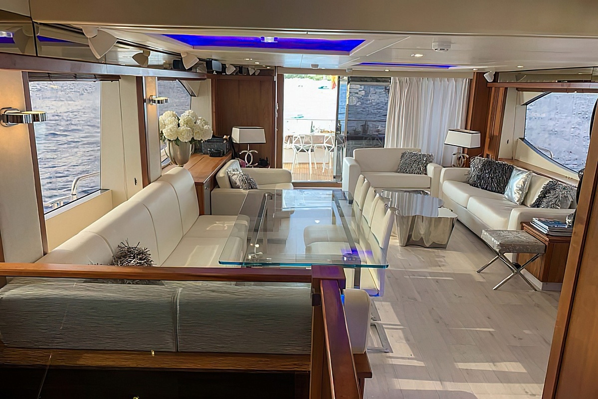 Продается моторная яхта Sunseeker 86 - салон